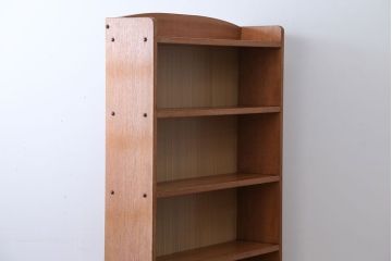 レトロ家具　アンティーク　古い木製のレトロな本棚