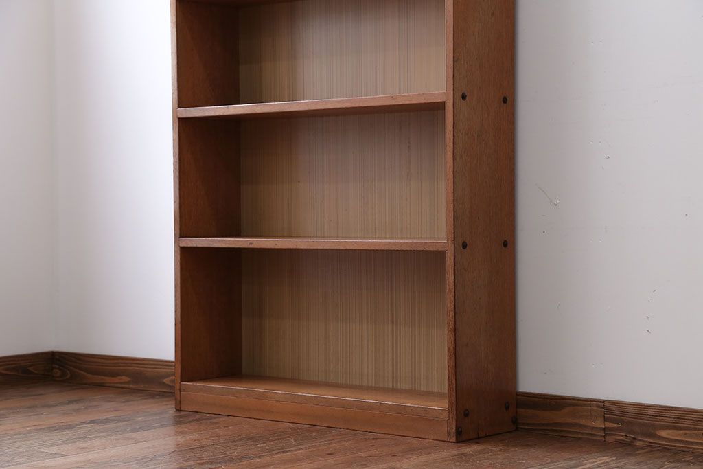 レトロ家具　アンティーク　古い木製のレトロな本棚