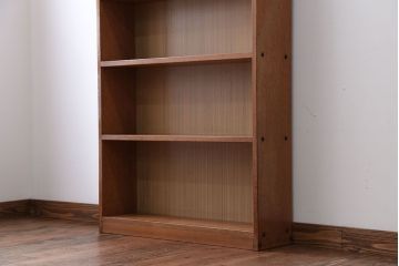 レトロ家具　アンティーク　古い木製のレトロな本棚