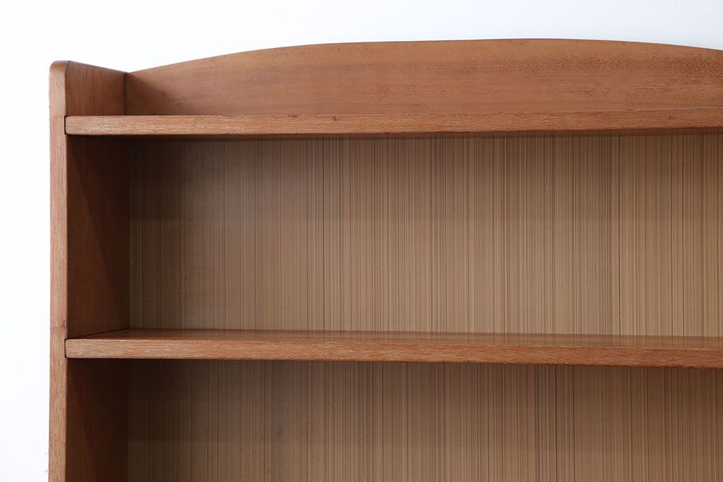 レトロ家具　アンティーク　古い木製のレトロな本棚