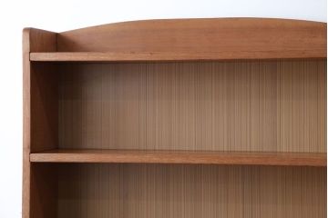 レトロ家具　アンティーク　古い木製のレトロな本棚