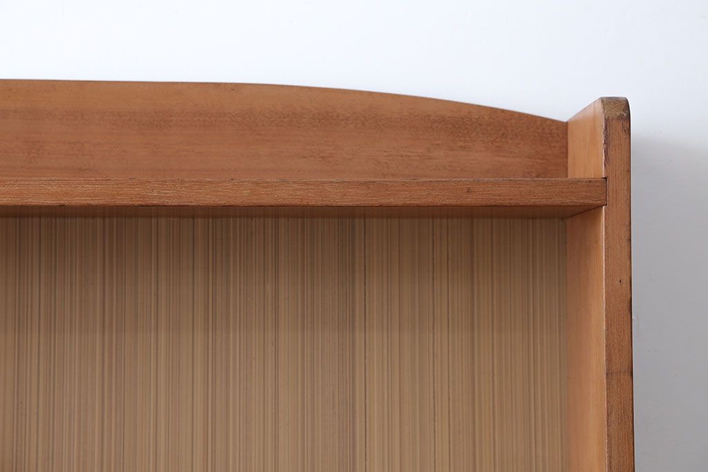 レトロ家具　アンティーク　古い木製のレトロな本棚