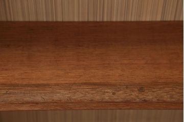 レトロ家具　アンティーク　古い木製のレトロな本棚