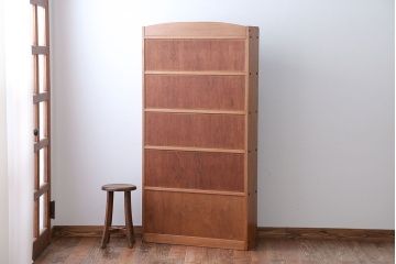 レトロ家具　アンティーク　古い木製のレトロな本棚