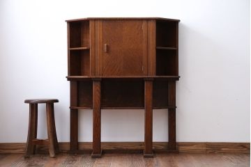 アンティーク家具　イギリスアンティーク　オーク材のヘキサゴンキャビネット