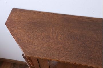 アンティーク家具　イギリスアンティーク　オーク材のヘキサゴンキャビネット