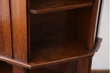 アンティーク家具　イギリスアンティーク　オーク材のヘキサゴンキャビネット