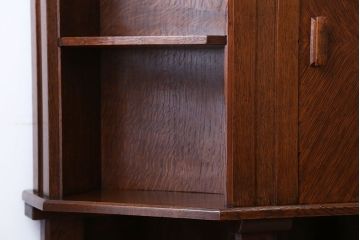 アンティーク家具　イギリスアンティーク　オーク材のヘキサゴンキャビネット