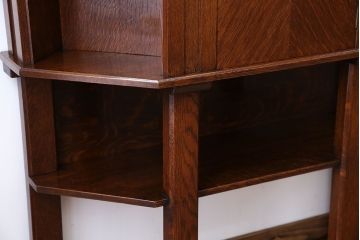 アンティーク家具　イギリスアンティーク　オーク材のヘキサゴンキャビネット