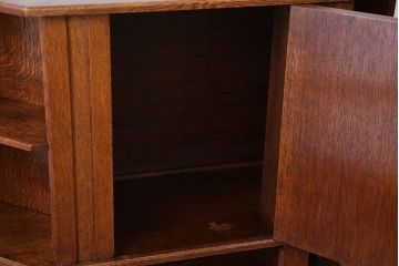 アンティーク家具　イギリスアンティーク　オーク材のヘキサゴンキャビネット