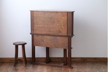 アンティーク家具　イギリスアンティーク　オーク材のヘキサゴンキャビネット