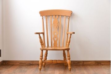 アンティーク家具　イギリスアンティーク　ゆったりとした大きなアームチェア