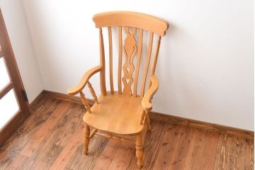 アンティーク家具　イギリスアンティーク　ゆったりとした大きなアームチェア