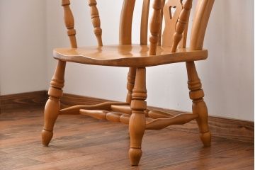 アンティーク家具　イギリスアンティーク　ゆったりとした大きなアームチェア