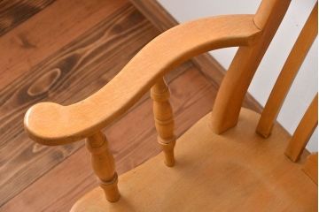 アンティーク家具　イギリスアンティーク　ゆったりとした大きなアームチェア