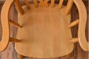 アンティーク家具　イギリスアンティーク　ゆったりとした大きなアームチェア