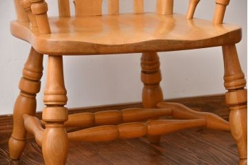 アンティーク家具　イギリスアンティーク　ゆったりとした大きなアームチェア