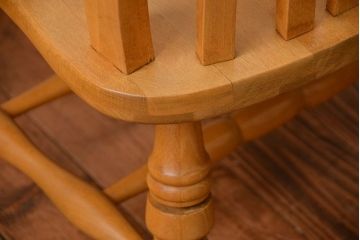 アンティーク家具　イギリスアンティーク　ゆったりとした大きなアームチェア