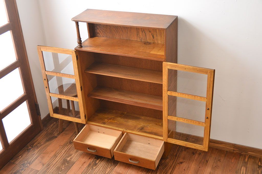 レトロ家具　昭和レトロ　飾り棚付き!古い木製の本箱