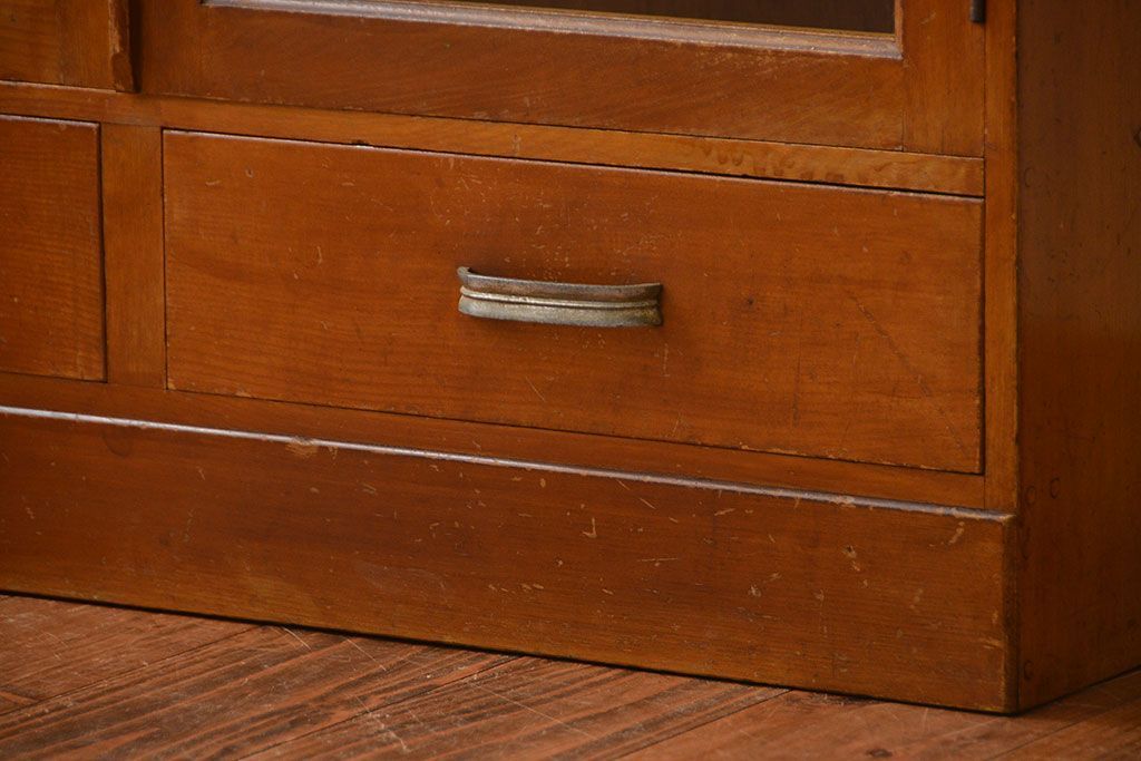 レトロ家具　昭和レトロ　飾り棚付き!古い木製の本箱