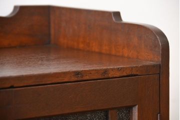 アンティーク家具　和製アンティーク 透かし彫りがモダンなダイヤガラス入り本箱