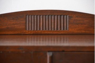 アンティーク家具　和製アンティーク 透かし彫りがモダンなダイヤガラス入り本箱