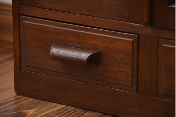 アンティーク家具　和製アンティーク 透かし彫りがモダンなダイヤガラス入り本箱