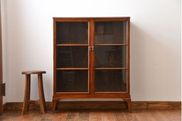 アンティーク家具　イギリスアンティーク　シンプルでおしゃれな脚付きブックケース