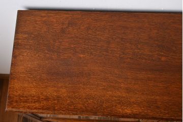 アンティーク家具　イギリスアンティーク　シンプルでおしゃれな脚付きブックケース