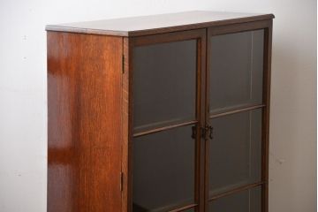 アンティーク家具　イギリスアンティーク　シンプルでおしゃれな脚付きブックケース