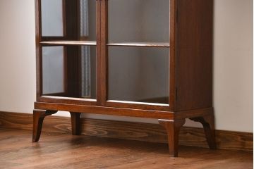 アンティーク家具　イギリスアンティーク　シンプルでおしゃれな脚付きブックケース