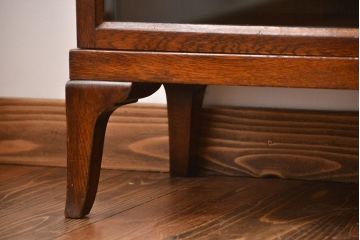 アンティーク家具　イギリスアンティーク　シンプルでおしゃれな脚付きブックケース