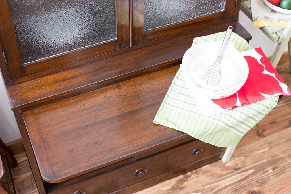 レトロ家具　昭和レトロ　作業台付き古い木製のキッチンキャビネット