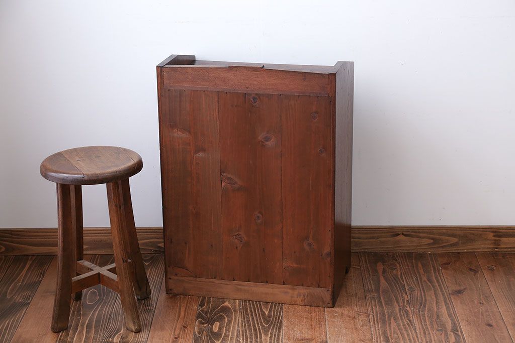 アンティーク家具　和製アンティーク　とても小さな古い木製の本箱