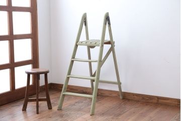 アンティーク雑貨　イギリスアンティーク　おしゃれなペイントステップラダー