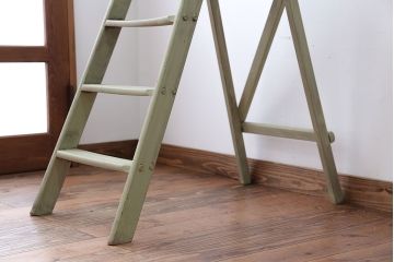 アンティーク雑貨　イギリスアンティーク　おしゃれなペイントステップラダー