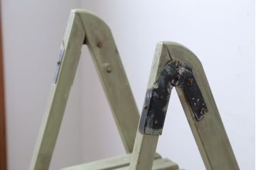 アンティーク雑貨　イギリスアンティーク　おしゃれなペイントステップラダー