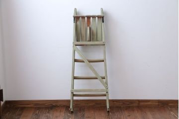 アンティーク雑貨　イギリスアンティーク　おしゃれなペイントステップラダー