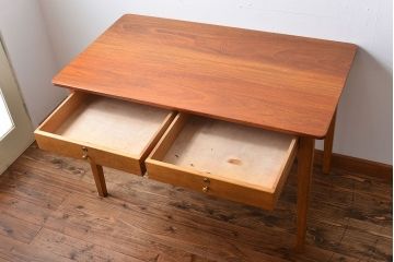 アンティーク家具　【イギリスアンティーク・ダイニングテーブル】　古い木製のシンプルなダイニングテーブル(デスク)