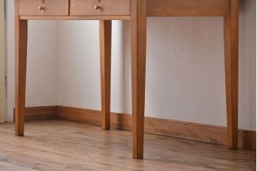 アンティーク家具　【イギリスアンティーク・ダイニングテーブル】　古い木製のシンプルなダイニングテーブル(デスク)