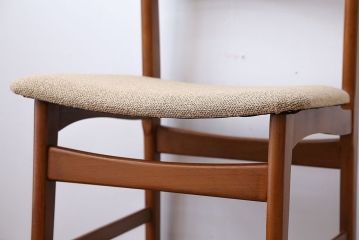 ヴィンテージ家具　北欧ビンテージ　チーク材のお洒落なダイニングチェア(1)