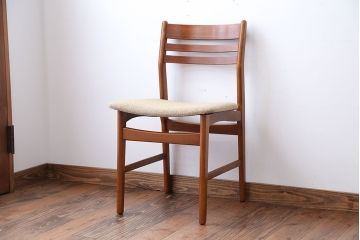 ヴィンテージ家具　北欧ビンテージ　チーク材のお洒落なダイニングチェア(2)