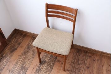 ヴィンテージ家具　北欧ビンテージ　チーク材のお洒落なダイニングチェア(2)