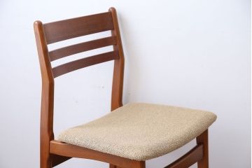 ヴィンテージ家具　北欧ビンテージ　チーク材のお洒落なダイニングチェア(2)