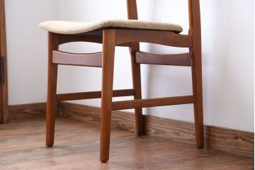 ヴィンテージ家具　北欧ビンテージ　チーク材のお洒落なダイニングチェア(2)
