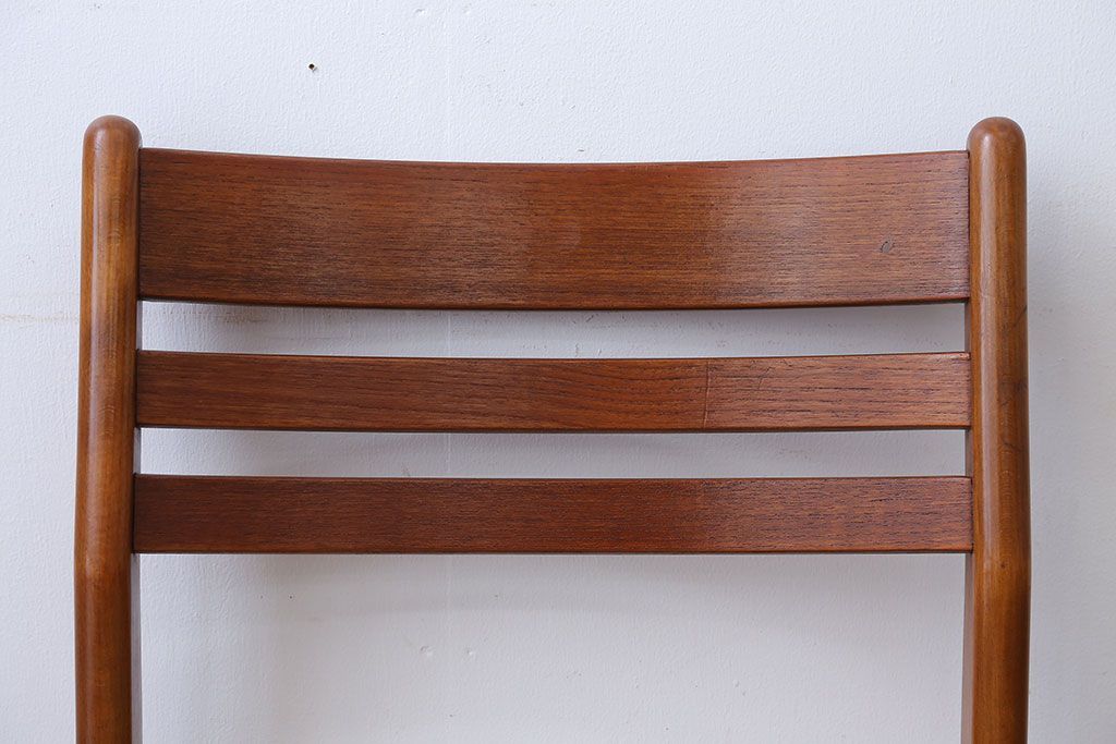 ヴィンテージ家具　北欧ビンテージ　チーク材のお洒落なダイニングチェア(2)