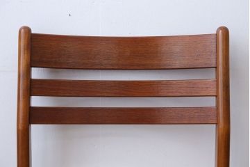 ヴィンテージ家具　北欧ビンテージ　チーク材のお洒落なダイニングチェア(2)