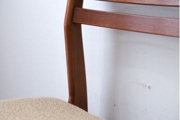 ヴィンテージ家具　北欧ビンテージ　チーク材のお洒落なダイニングチェア(2)
