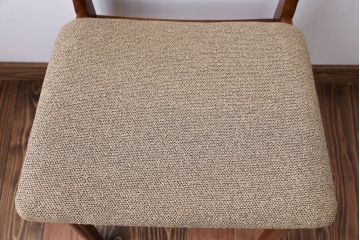 ヴィンテージ家具　北欧ビンテージ　チーク材のお洒落なダイニングチェア(2)