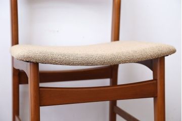 ヴィンテージ家具　北欧ビンテージ　チーク材のお洒落なダイニングチェア(2)